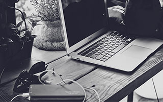 炒股怎么加杠杆:股票配资网站大全配资-市值蒸发5000亿美元后 特斯拉全面转型！马斯克豪赌机器人：五年内年产100万台